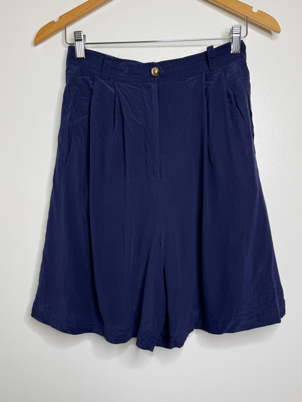 Vintage 100% Silk High Waisted Navy Dress Shorts Culottes Pleats 7” Inseam Sz 10